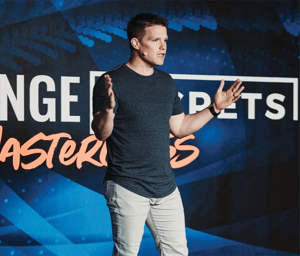 so-russell-creating-a-crowd